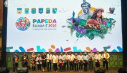 Pemerintah Provinsi Papua Barat Daya bersama lebih dari 50 organisasi masyarakat sipil dan mitra pembangunan di Tanah Papua menggelar PAPEDA Summit 2026 (Papua Action for Development, Economy, and Sustainable Nature) pada 2–4 September 2026 di Kota Sorong, Papua Barat Daya. Foto: Bataspapua.com/Istimewa