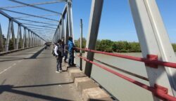 Dinas Perhubungan Provinsi Papua Selatan, dipimpin langsung kepala dinas Michael R.Gomar meninjau prasarana dan perlengkapan jalan di jembatan Tujuh Wali-Wali Merauke, Kamis (3/9/2026). Foto: Bataspapua.com/Ist