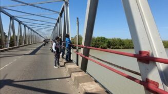 Dinas Perhubungan Provinsi Papua Selatan, dipimpin langsung kepala dinas Michael R.Gomar meninjau prasarana dan perlengkapan jalan di jembatan Tujuh Wali-Wali Merauke, Kamis (3/9/2026). Foto: Bataspapua.com/Ist