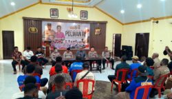 Polres Merauke melakukan pertemuan bersama keluarga korban di Polres Merauke. Foto: Bataspapua.com/Jam's