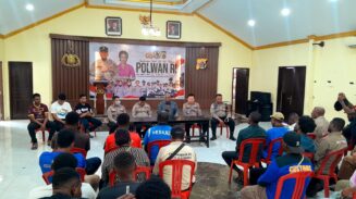 Polres Merauke melakukan pertemuan bersama keluarga korban di Polres Merauke. Foto: Bataspapua.com/Jam's
