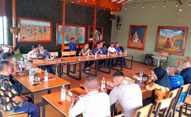 Panitia Hari Perhubungan Nasional tahun 2026 melakukan rapat untuk mematangkan rangkaian kegiatan Tahun 2026 yang akan berlangsung mulai 12-17 September 2026. Foto: Bataspapua.com/Jam's