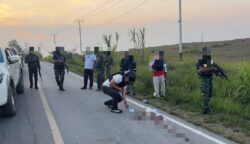 Polisi telah mengamankan sejumlah barang bukti dari lokasi kejadian, termasuk tiga selongsong peluru yang diduga berkaitan dengan penembakan. Foto: Bataspapua.com/Ist