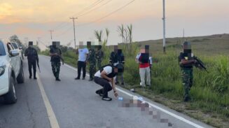 Polisi telah mengamankan sejumlah barang bukti dari lokasi kejadian, termasuk tiga selongsong peluru yang diduga berkaitan dengan penembakan. Foto: Bataspapua.com/Ist