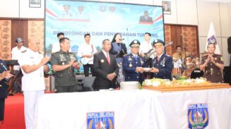 Gubernur Apolo menyampaikan apresiasi kepada seluruh insan transportasi yang selama ini telah mendedikasikan waktu, tenaga, dan kemampuan untuk memberikan pelayanan kepada masyarakat di wilayah Papua Selatan. Foto: Bataspapua.com/Ist