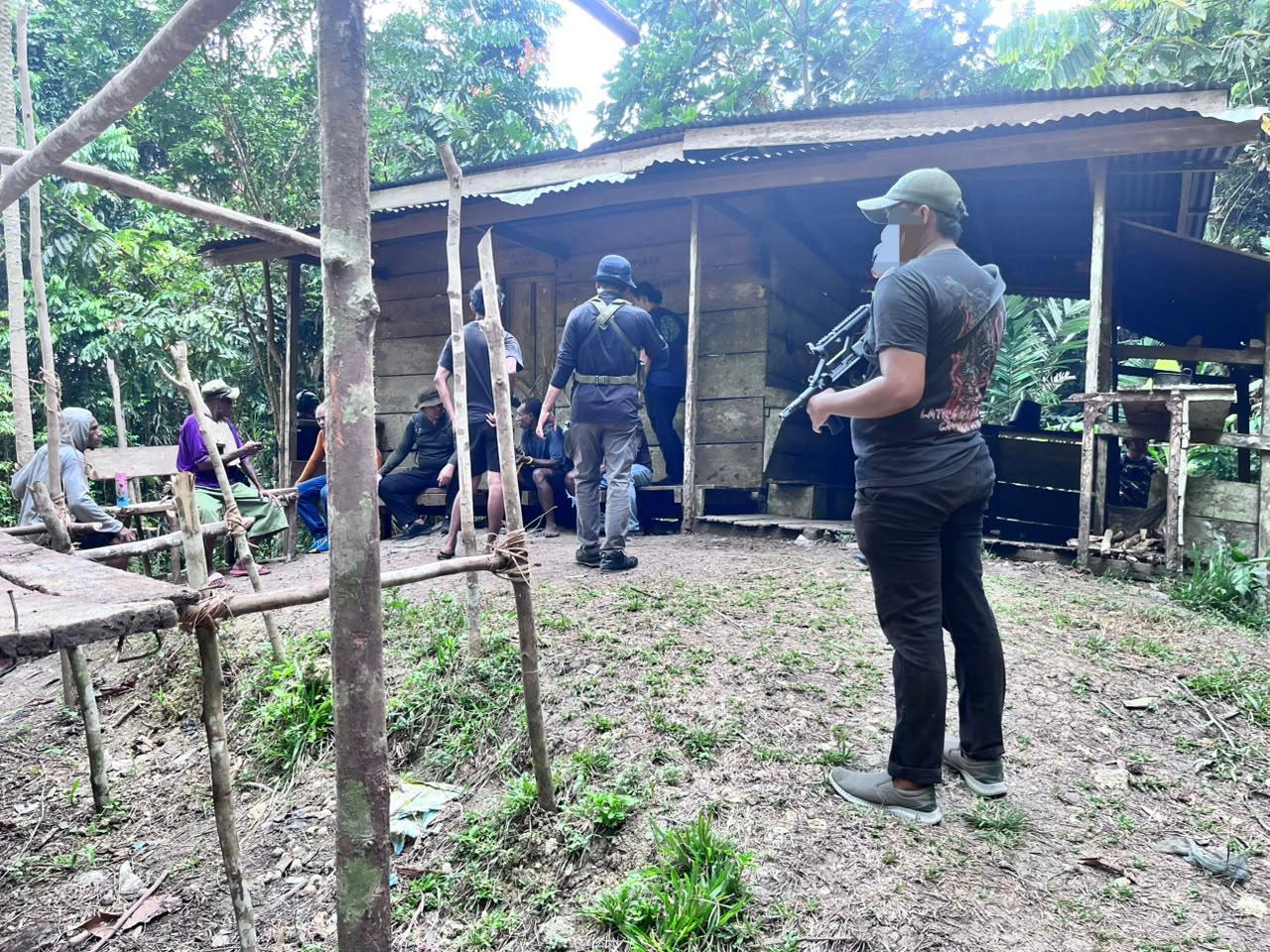 Aparat mengamankan HN alias YN yang disebut sebagai salah satu pimpinan kelompok bersenjata Kodap I Mamta, bersama empat orang lainnya, yakni AM (37), AI (29), NW (20), dan BN (45), pada Selasa (15/9/2026).