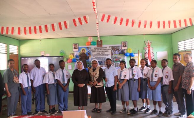 Yayasan Pendidikan dan Pengajaran Katolik (YPPK) Fransiskus Asisi Kabupaten Pegunungan Bintang menggelar aneka kegiatan perlombaan dan pembinaan karakter dalam rangka menyambut puncak perayaan Yubelium 800 Tahun Wafatnya Santo Fransiskus Asisi. Foto: Bataspapua.com/Ist