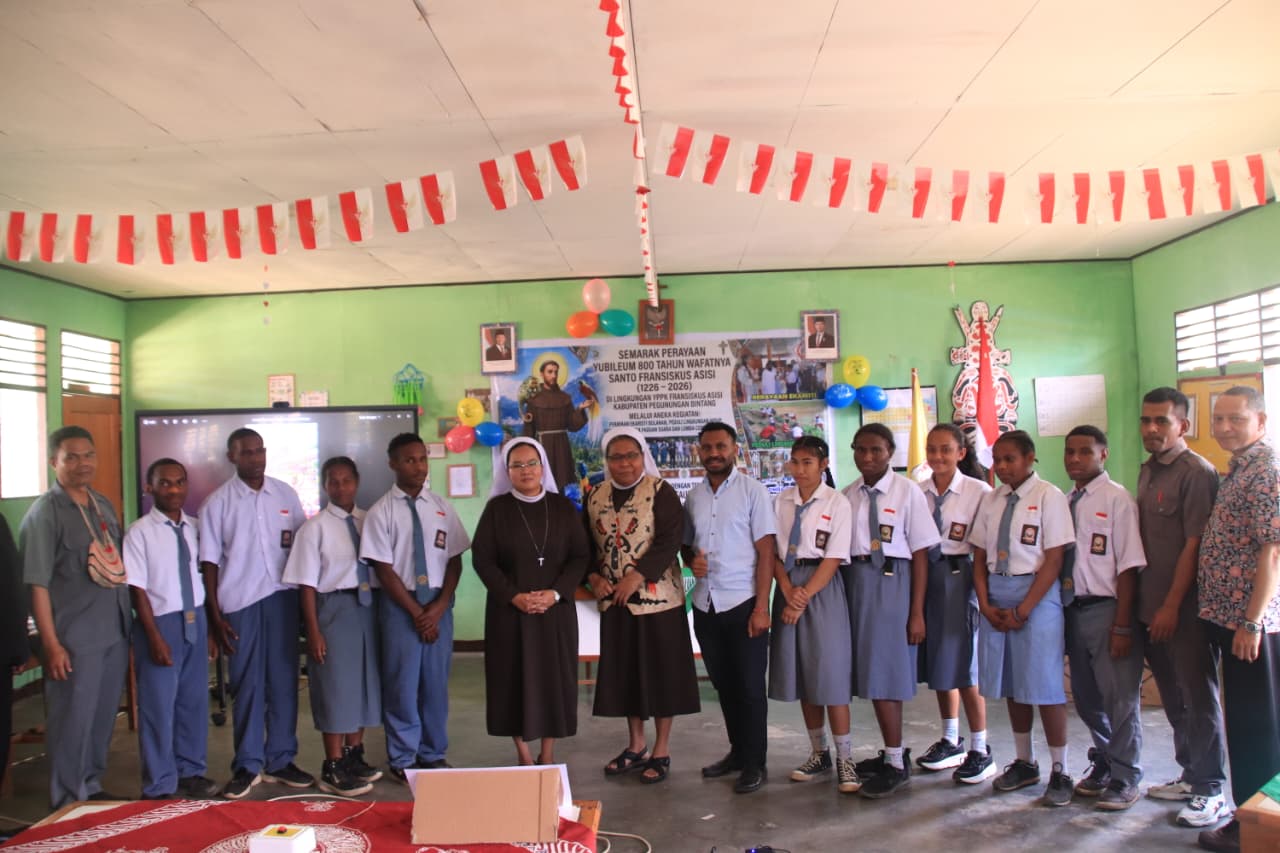 Yayasan Pendidikan dan Pengajaran Katolik (YPPK) Fransiskus Asisi Kabupaten Pegunungan Bintang menggelar aneka kegiatan perlombaan dan pembinaan karakter dalam rangka menyambut puncak perayaan Yubelium 800 Tahun Wafatnya Santo Fransiskus Asisi. Foto: Bataspapua.com/Ist