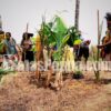 Masyarakat adat Marind yang tergabung dalam komunitas PAYA melakukan ritual adat permohonan maaf kepada tanah atau leluhur mereka di Kampung Alatep, Distrik Okaba, Kabupaten Meruake, Papua Selatan. Foto: Bataspapua.com/Jamal