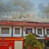 Tampak kepulan asap bersumber dari gedung Lapas kelas II B Merauke. Foto: Bataspapua.com/Jam's