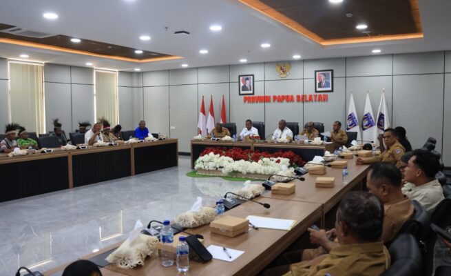Audiensi berlangsung di ruang rapat lantai III Kantor Gubernur Papua Selatan, Senin (12/10/2026). Foto: Bataspapua.com/Ist