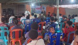 Pertemuan masyarakat bersama Ketua MRP Papua Selatan, Damianus Katayu di kampung Sermayam. Foto: Bataspapua.com/Ist