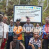 Ketua MRP Papua Selatan, Damianus Katayu bersama 9 marga pemilik lahan adat di Kampung Miri, Kabupaten Boven Digoel. Foto: Bataspapua.com/Jam's