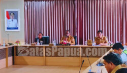 Rapat koordinasi penanganan karhutla di Ruang Rapat Winai, Kantor Bupati Merauke, Selasa (20/10/2026). Foto: Bataspapua.com/Ist