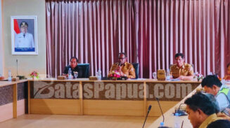 Rapat koordinasi penanganan karhutla di Ruang Rapat Winai, Kantor Bupati Merauke, Selasa (20/10/2026). Foto: Bataspapua.com/Ist